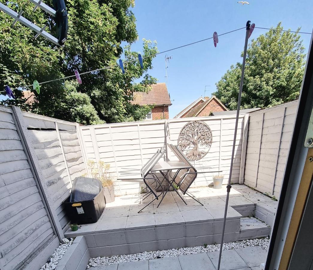 Entire Apartment With Sun Filled Private Garden Margate Zewnętrze zdjęcie
